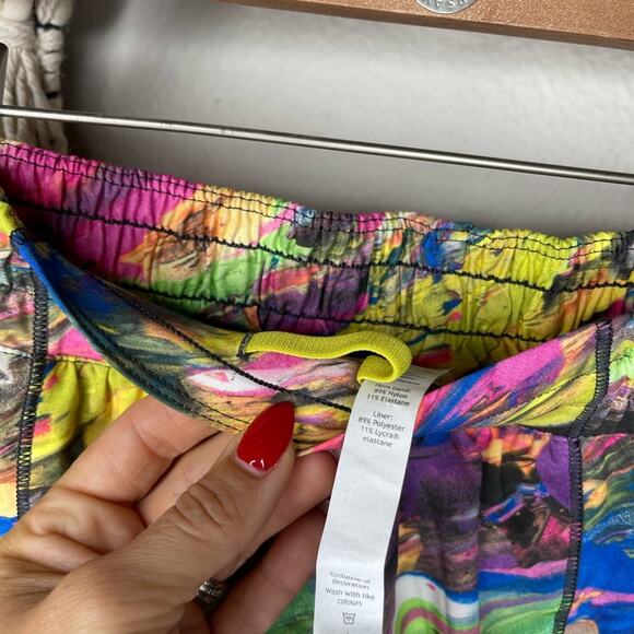 Lululemon Tracker Short V *4" - Picture 7 of 10